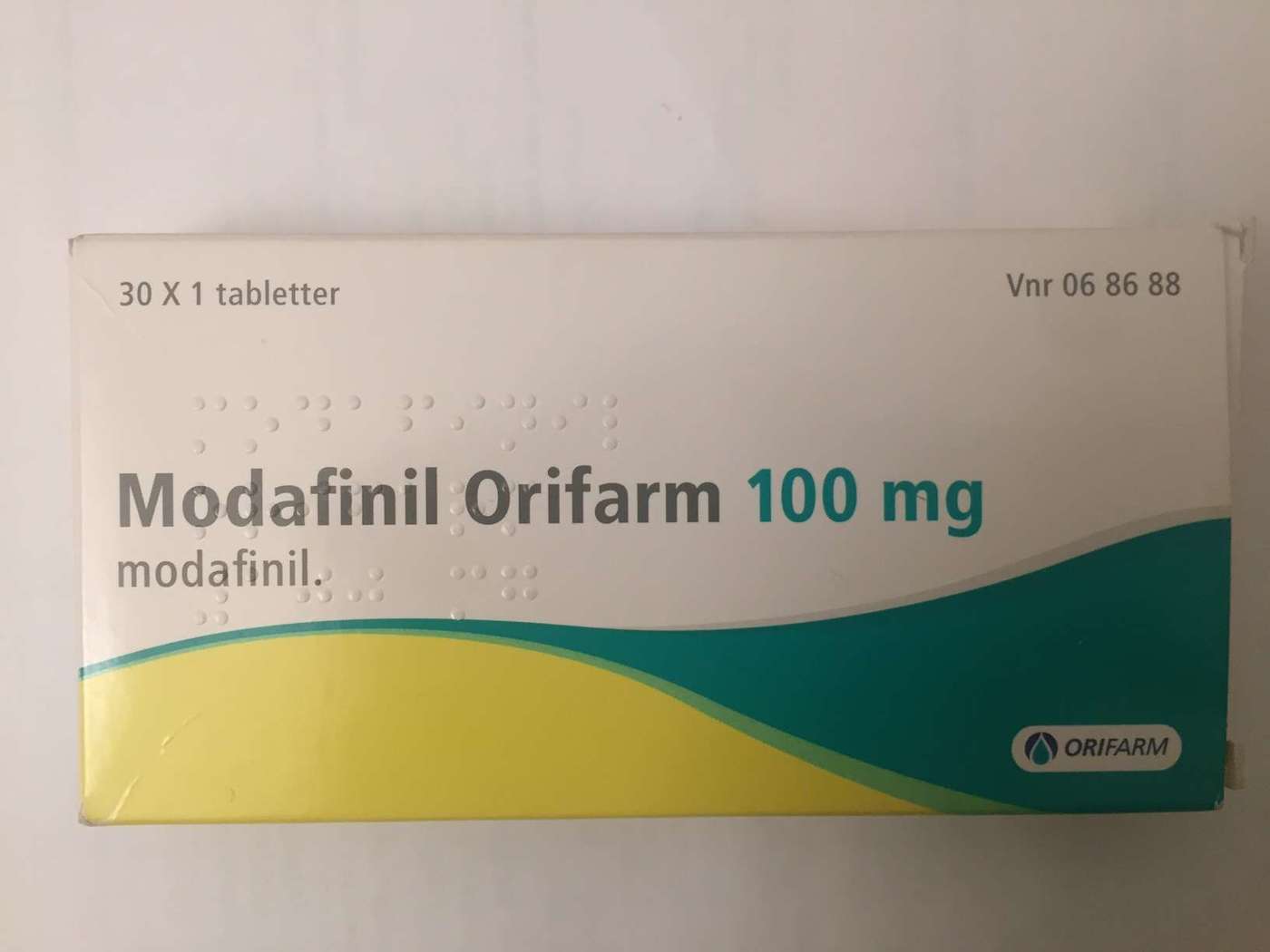 Front packaging of 100mg Mylan modafinil (2016)